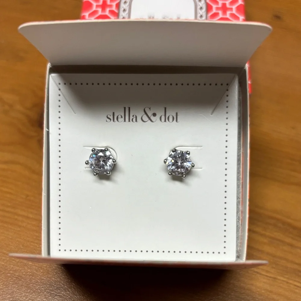 Stella & Dot Sparkle Diamond‎ Stud Earrings
